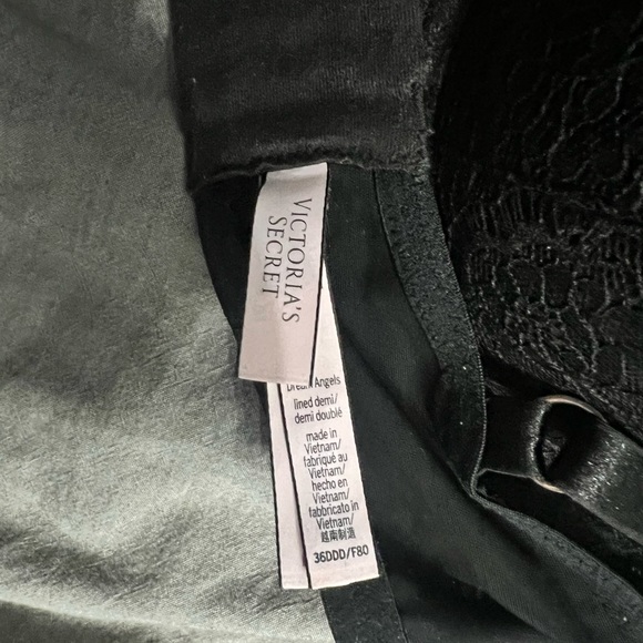 Victorias Secret 36DDD Lace Push Up Bra - Picture 2 of 3